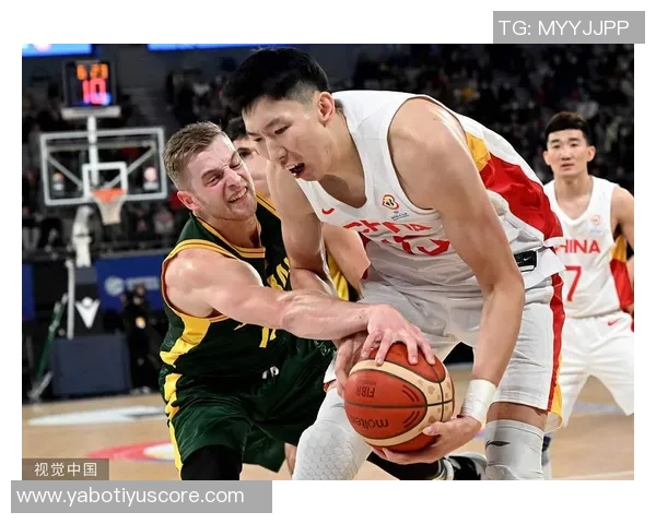 周琦首次现场观赛感受男双比赛魅力轻松3-0胜利乐趣无穷 周琦首次现场观赛感受男双比赛魅力轻松3-0胜利乐趣无穷